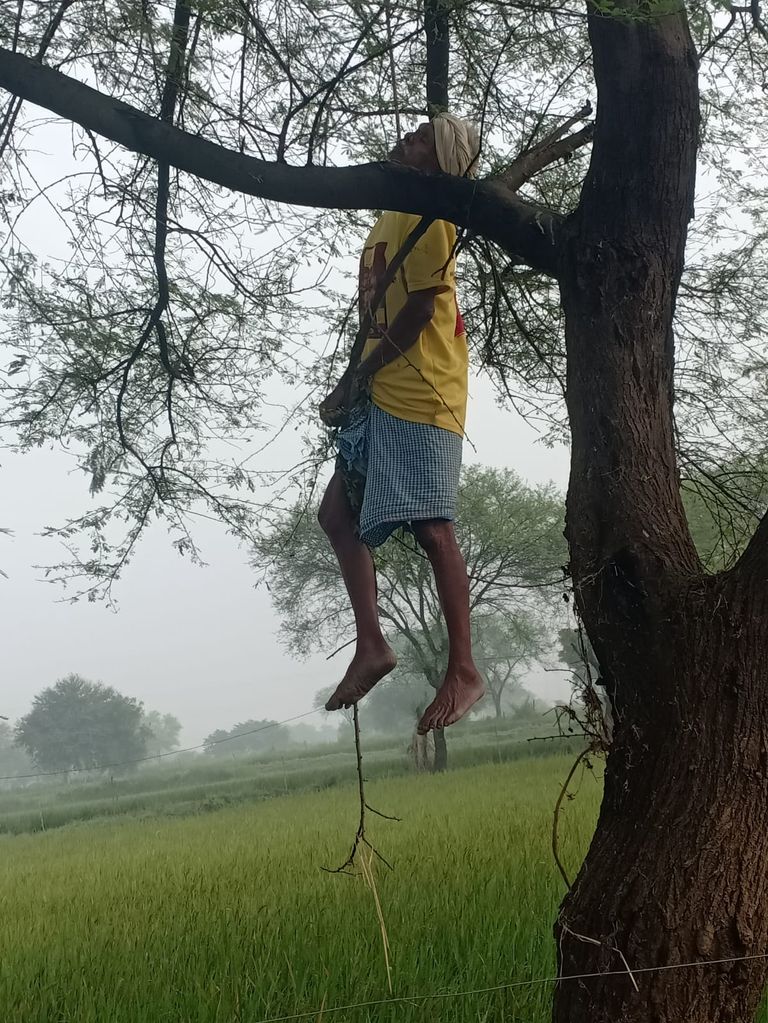 धमधा गाड़ाघाट में बुजुर्ग ने लगाई फांसी
