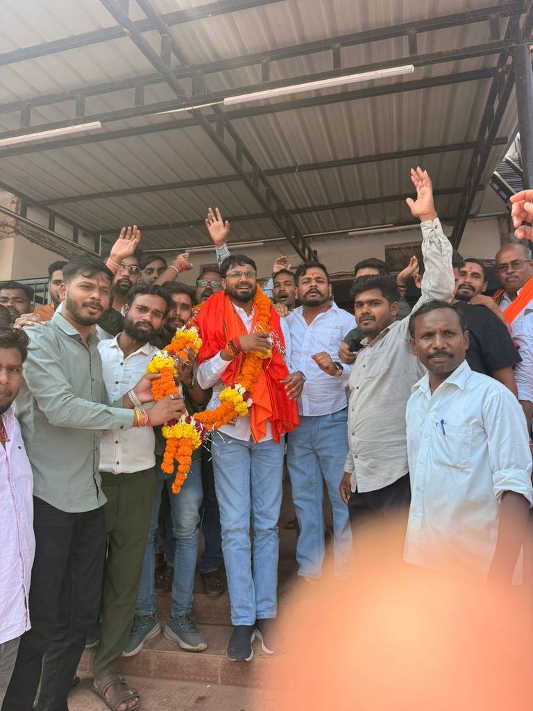 भाजयुमो प्रदेश अध्यक्ष राहुल टिकारिहा का धमधा नगर प्रथम आगमन पर एतिहासिक स्वागत-