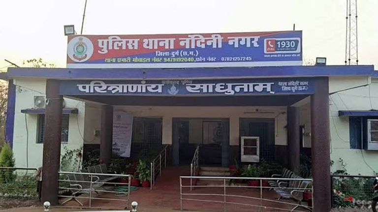मृतक के परिजनों से 5 हजार की रिश्वत, नंदिनी थाने का प्रधान आरक्षक निलंबित