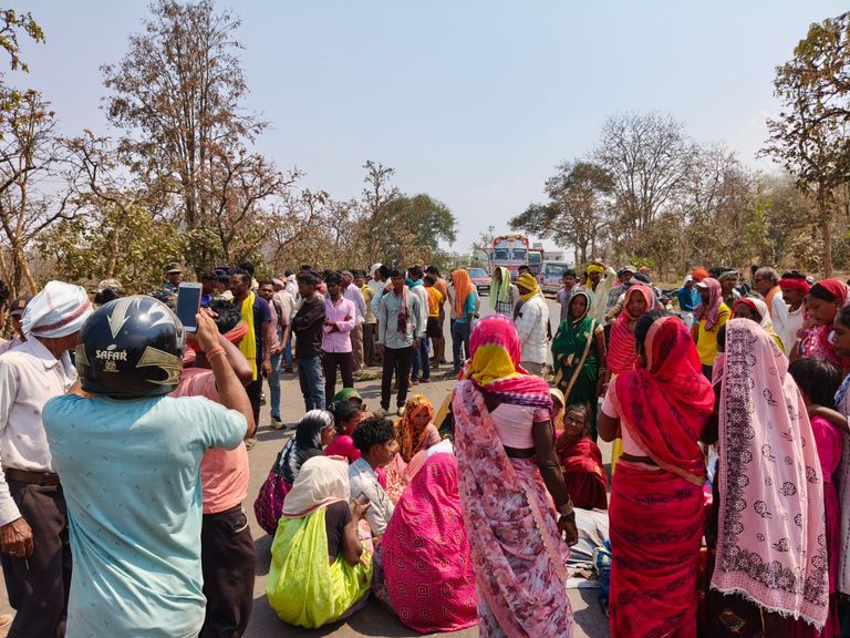 बस ड्राइवर की मौत पर बवाल: शव रखकर स्टेट हाईवे जाम, परिजनों का फूटा गुस्सा