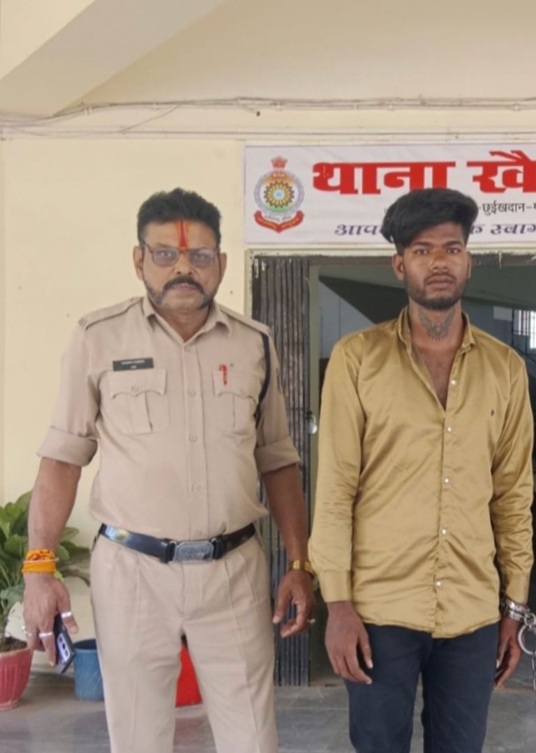 खैरागढ़: परिवार से मारपीट और उत्पात करने वाला युवक गिरफ्तार, प्रतिबंधात्मक कार्रवाई