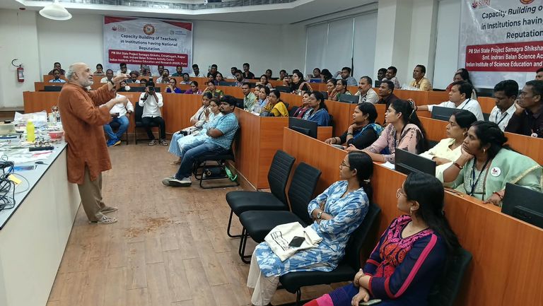 खैरागढ़-छुईखदान-गंडई के 4 शिक्षकों ने IISER पुणे में लिया वैज्ञानिक शिक्षण का प्रशिक्षण