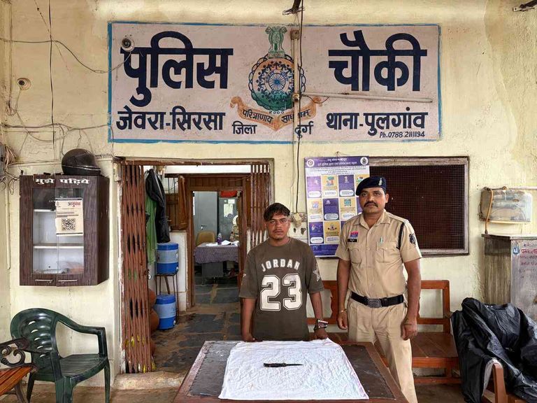 शराब के लिए पैसे नहीं दिए तो तालाब किनारे युवक पर चाकूनुमा बटनदार हथियार से हमला, आरोपी चंद घंटे में गिरफ्तार