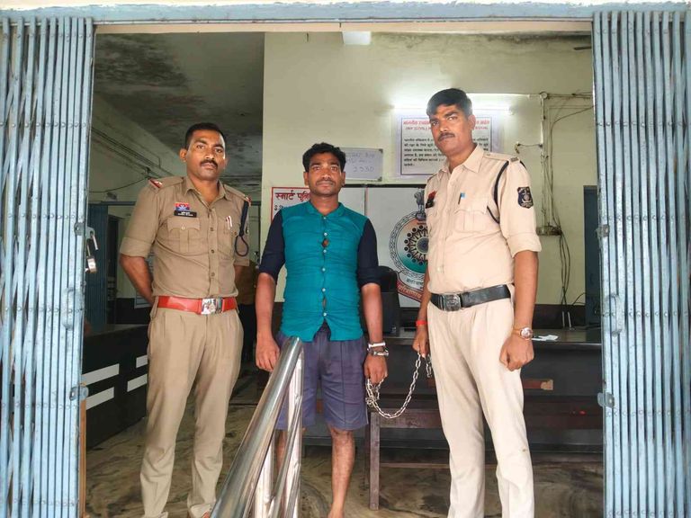 कांवड़ यात्रा देखने पहुंची महिला पर बैटरी के केमिकल का छिड़काव, आरोपी गिरफ्तार
