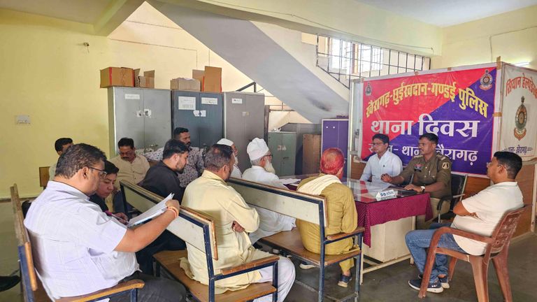 होली से पहले प्रशासन अलर्ट: खैरागढ़ में शांति समिति की बैठक, मुखौटों व डीजे पर प्रतिबंध, ट्रैफिक व्यवस्था सख्त