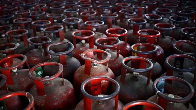 जंग की 'आग' में झुलसा बजट: LPG सिलेंडर के दाम में भारी उछाल, देश में तेल संकट का डर