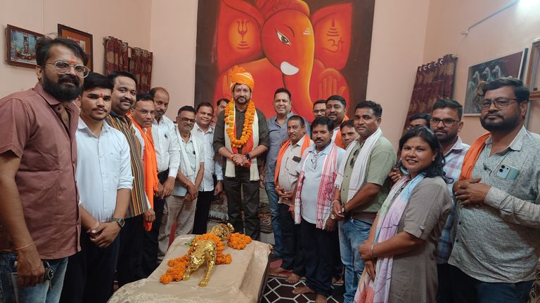खैरागढ़. तीन माह की मेहनत रंग लाई, कालना जीत पर कार्यकर्ताओं ने किया विक्रांत सिंह का सम्मान