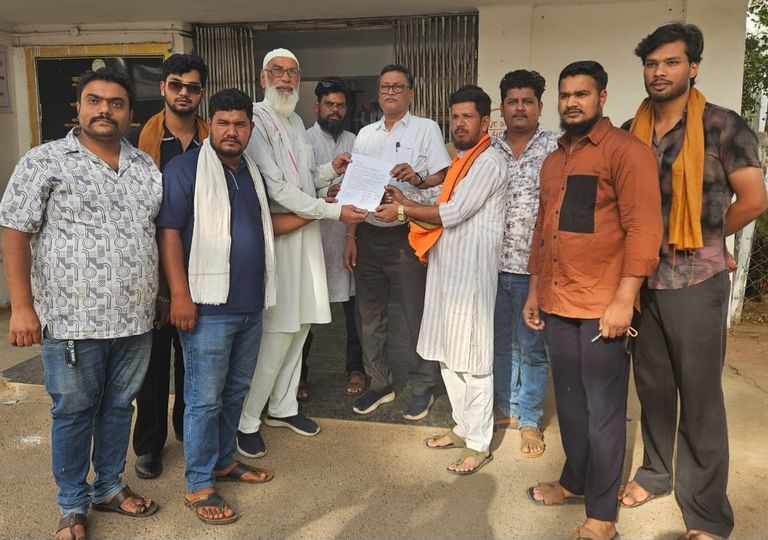 खैरागढ़. गौ हत्या पर पूर्ण प्रतिबंध और ‘राष्ट्रमाता’ का दर्जा देने की मांग, मुस्लिम यंग कमेटी ने प्रधानमंत्री के नाम सौंपा ज्ञापन