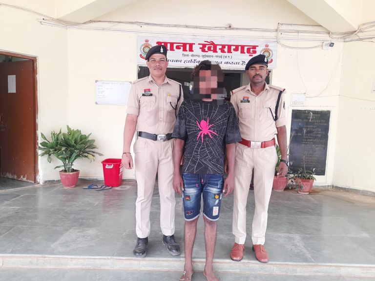 खैरागढ़. छह माह से फरार गांजा तस्कर आखिरकार गिरफ्तार, 6.015 किलो गांजा और बाइक छोड़कर भागा था आरोपी