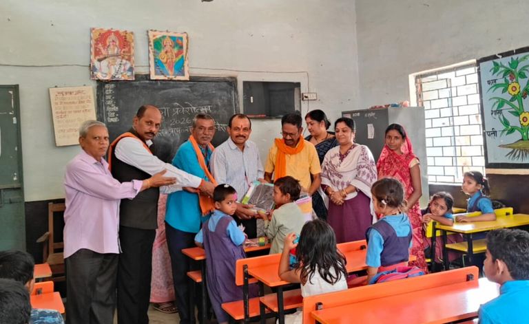 खैरागढ़. तिलक, पुष्प और उपहारों से हुआ नन्हें विद्यार्थियों का स्वागत, दाऊ चौरा स्कूल में उत्साह के साथ मनाया गया प्रवेश उत्सव