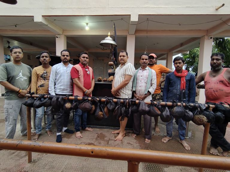 खैरागढ़. विक्रांत सिंह के जन्मदिन पर सेवा और स्वच्छता का संदेश: भाजपा कार्यकर्ताओं ने शनि मंदिर में चलाया सफाई अभियान, की पूजा-अर्चना