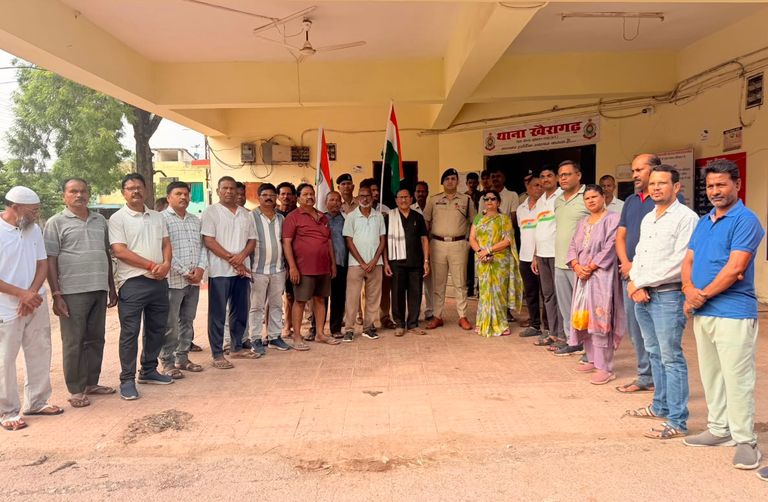 खैरागढ़. शहीद आरक्षक निकेश यादव को केसीजी पुलिस का शत-शत नमन, श्रद्धांजलि के साथ वृक्षारोपण कर लिया राष्ट्रसेवा का संकल्प