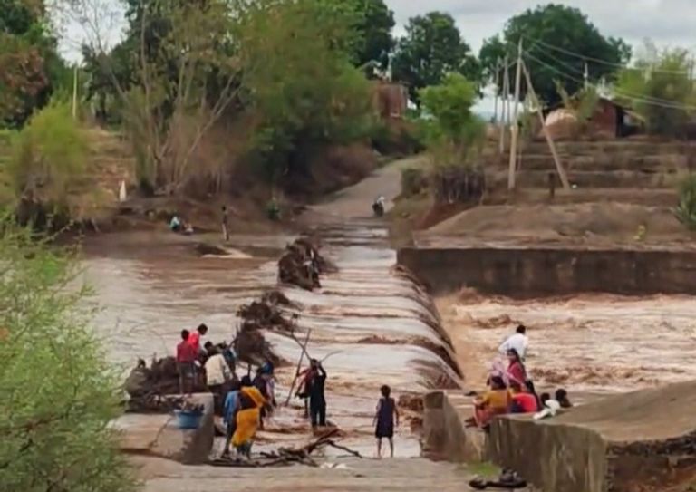 झमाझम बारिश से जिले में बदला मौसम का मिजाज, किसानों के चेहरे खिले; सर्वाधिक वर्षा खैरागढ़ तहसील में