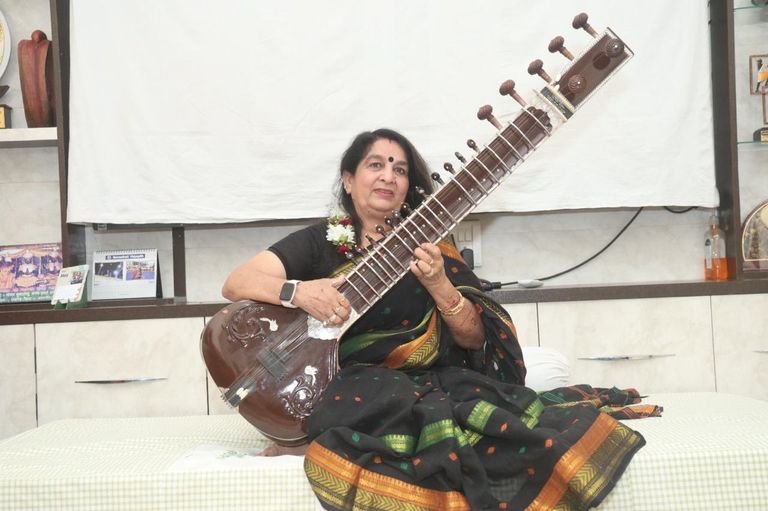 खैरागढ़. आकाशवाणी का सर्वोच्च सम्मान: प्रो. लवली शर्मा बनीं आगरा की पहली 'टॉप ग्रेड आर्टिस्ट', संगीत साधना और नवाचार को मिली राष्ट्रीय पहचान