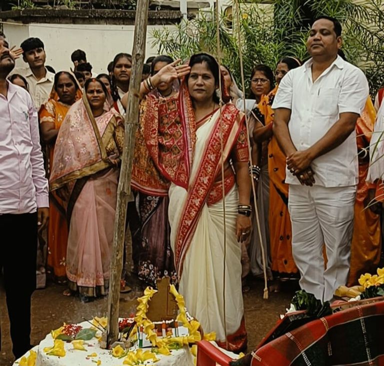 खैरागढ़. सलौनी हाई स्कूल में विधायक यशोदा नीलांबर वर्मा ने फहराया तिरंगा, विद्यार्थियों को दिया राष्ट्र निर्माण का संदेश