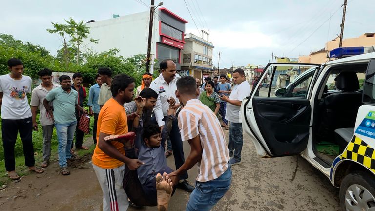 खैरागढ़. नगर में एक बार फिर तेज रफ्तार का कहर, बाइक सवार को टक्कर मारकर माजदा फरार