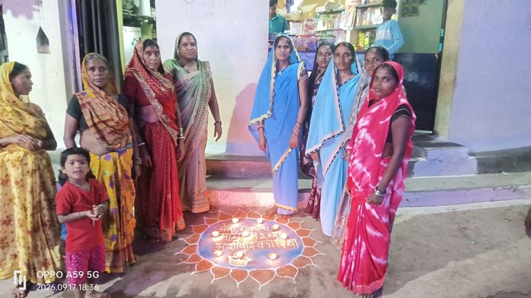 खैरागढ़. 1,500 ‘आशीर्वाद के दीयों’ से रोशन हुआ वनांचल ग्राम देवरी, सेवा संकल्प का लिया प्रण