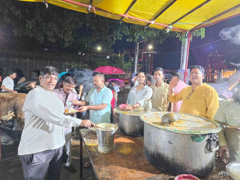 खैरागढ़. बारिश के बीच आस्था का महाप्रसाद: रिद्धि-सिद्धि समिति के भंडारे में सैकड़ों श्रद्धालुओं ने ग्रहण की प्रसादी
