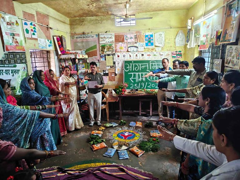 खैरागढ़. कुम्ही में आंगन मिलन सेवा कार्यक्रम, पोषण-स्वास्थ्य जागरूकता के बीच महिलाओं-बच्चों की प्रतिभा का सम्मान