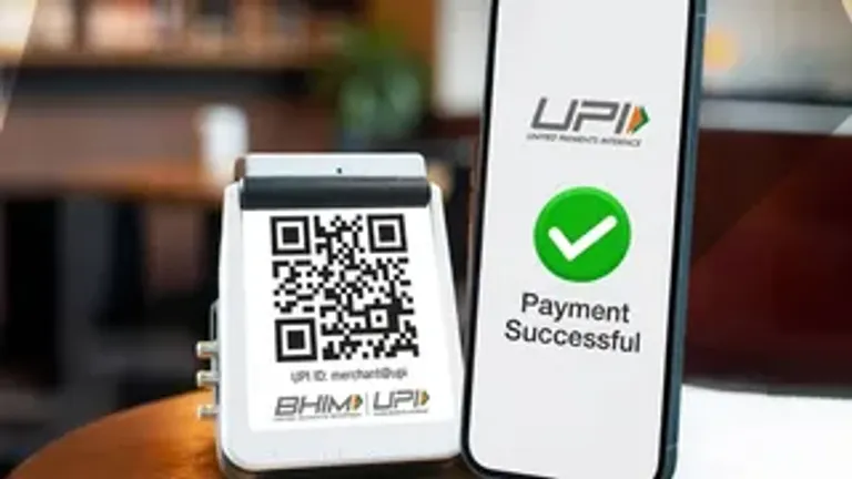 ₹2,000 से ज्यादा UPI पेमेंट पर लगेगा चार्ज? सरकार के नए नियम से उठे सवाल, जानिए क्या बदला और किसे देना होगा शुल्क