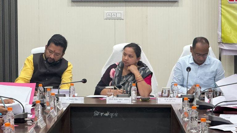 खैरागढ़. बरसात थमी, अब विकास कार्यों को मिलेगी रफ्तार: जिला पंचायत सामान्य प्रशासन समिति ने योजनाओं की समीक्षा कर दिए समयबद्धता के निर्देश