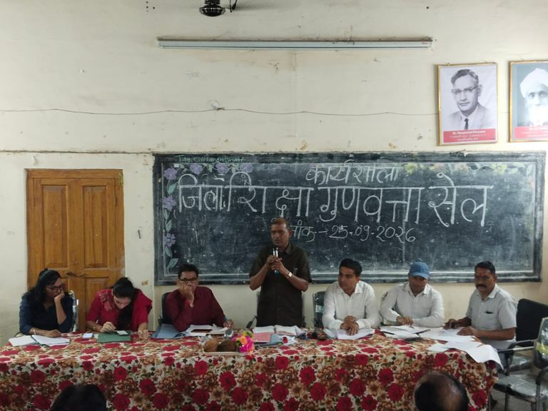 खैरागढ़. 41 स्कूल, एक-एक शिक्षक और पढ़ाई की चुनौती... डीईओ ने निकाला समाधान, 70% विद्यालयों में व्यवस्था तय