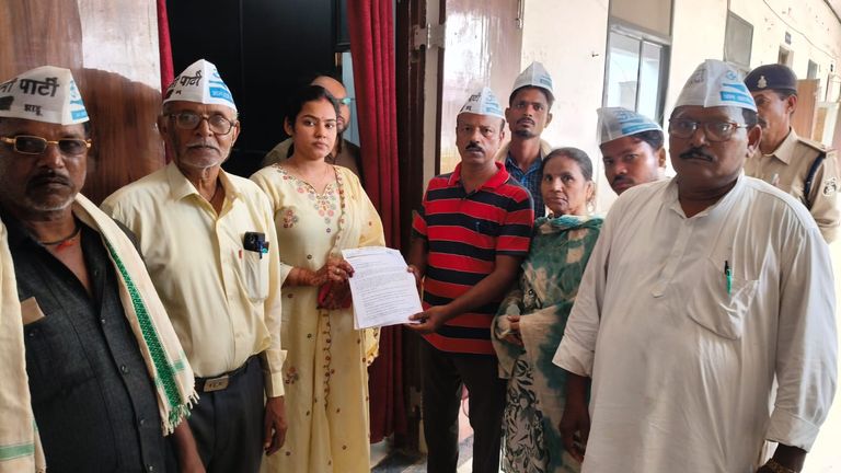 खैरागढ़. बदहाल व्यवस्था के खिलाफ आम आदमी पार्टी ने खोला मोर्चा, सात सूत्रीय मांगों को लेकर मुख्यमंत्री के नाम सौंपा ज्ञापन