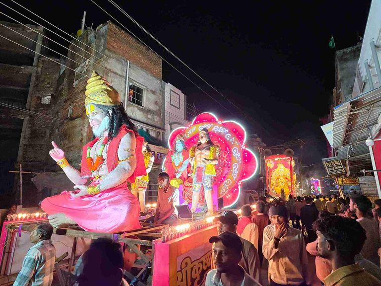 खैरागढ़. चौथे वर्ष निकली भव्य गणेश विसर्जन झांकी, 16 समितियां हुईं शामिल; सती दहन से रामसेतु और शिव बारात ने मोहा मन
