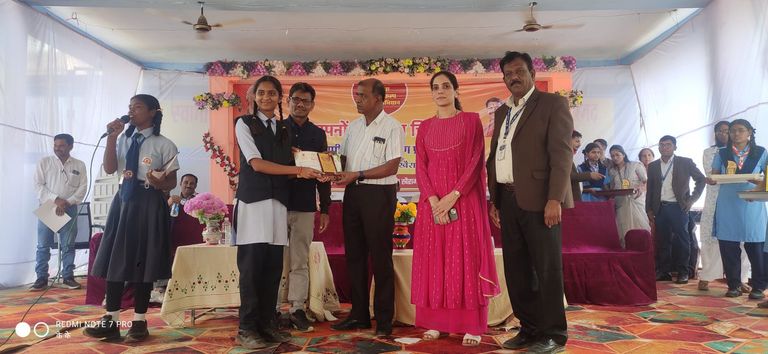खैरागढ़. सेजेस कन्या शाला में बच्चों ने भरे विकसित भारत के रंग, जिला स्तरीय चित्रकला व भाषण प्रतियोगिता आयोजित