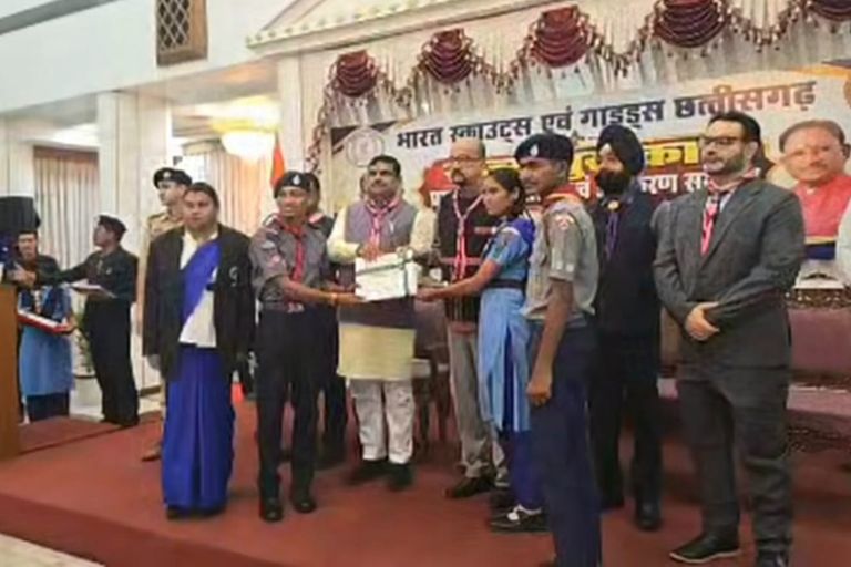 खैरागढ़. राज्यपाल रमेन डेका ने किया जिले के स्काउट-गाइड और रोवर का सम्मान, जिले को पहली बार मिली उपलब्धि