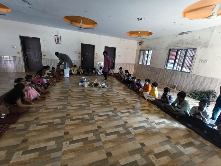 खैरागढ़. राजपरिवार दुर्गा उत्सव समिति का धार्मिक आयोजन, कन्या पूजन-भोज संपन्न; शाम 7 बजे मां दंतेश्वरी मंदिर में विशाल भंडारा