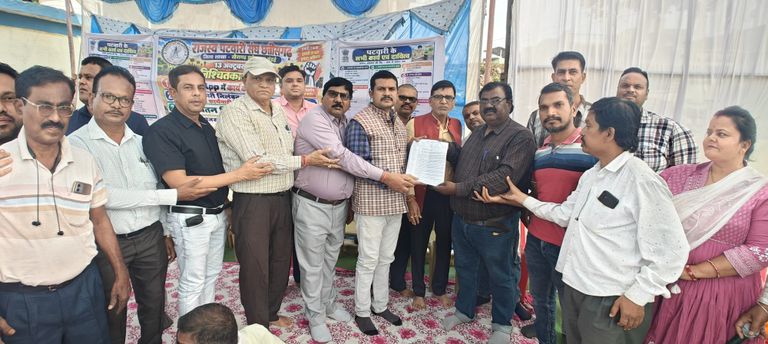 खैरागढ़. पटवारियों की अनिश्चितकालीन हड़ताल के समर्थन में उतरा फेडरेशन; सरकार से दोटूक—मांगें पूरी करो