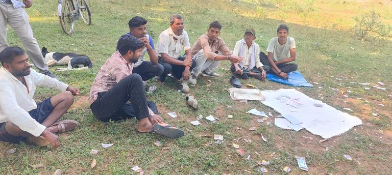 गंडई में जुआरियों पर पुलिस का शिकंजा, दो जगह दबिश देकर 8 आरोपी गिरफ्तार