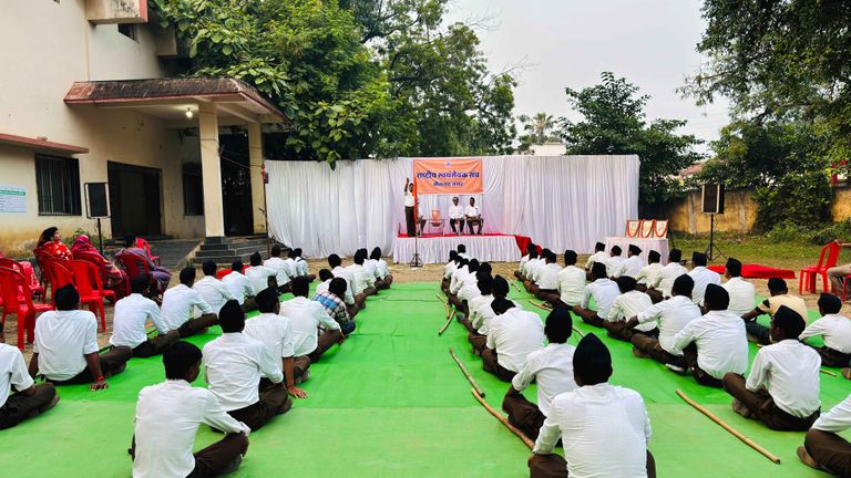 खैरागढ़. शस्त्र पूजन और पथ संचलन के साथ RSS ने मनाया विजयादशमी उत्सव, राष्ट्र निर्माण का लिया संकल्प