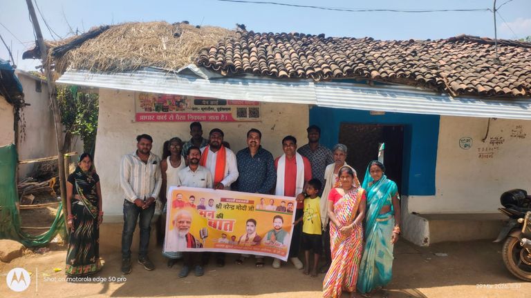 मन की बात का सामूहिक श्रवण, ग्रामीणों ने सुने प्रधानमंत्री के विचार