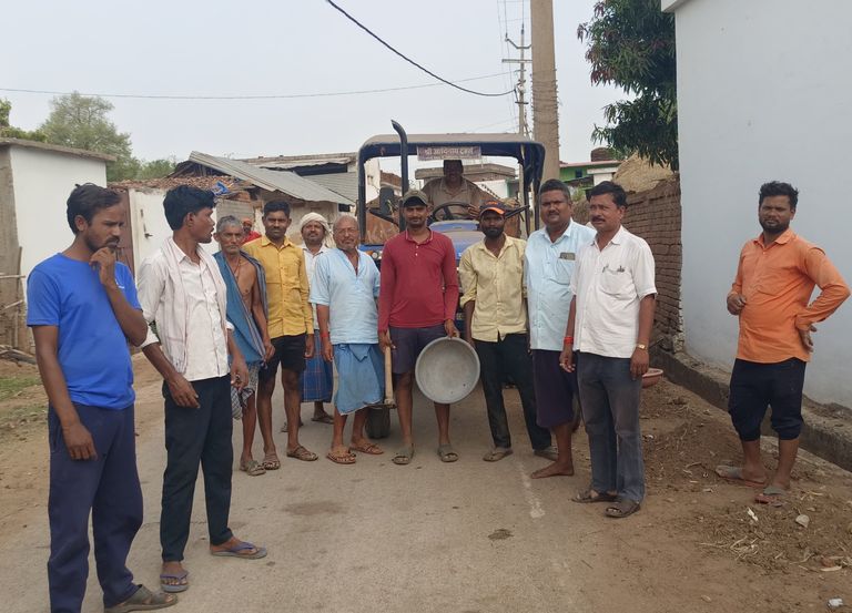 सरपंच कपिनाथ महोबिया की पहल से कोर्राय में बोर खनन, ग्रामीणों को पेयजल संकट से राहत
