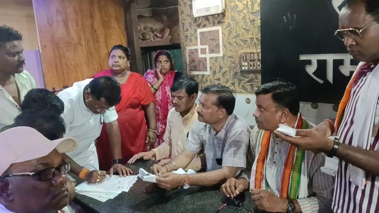 महंगी बिजली के खिलाफ कांग्रेस का घर-घर अभियान, स्मार्ट मीटर हटाने भरवाए जा रहे फॉर्म