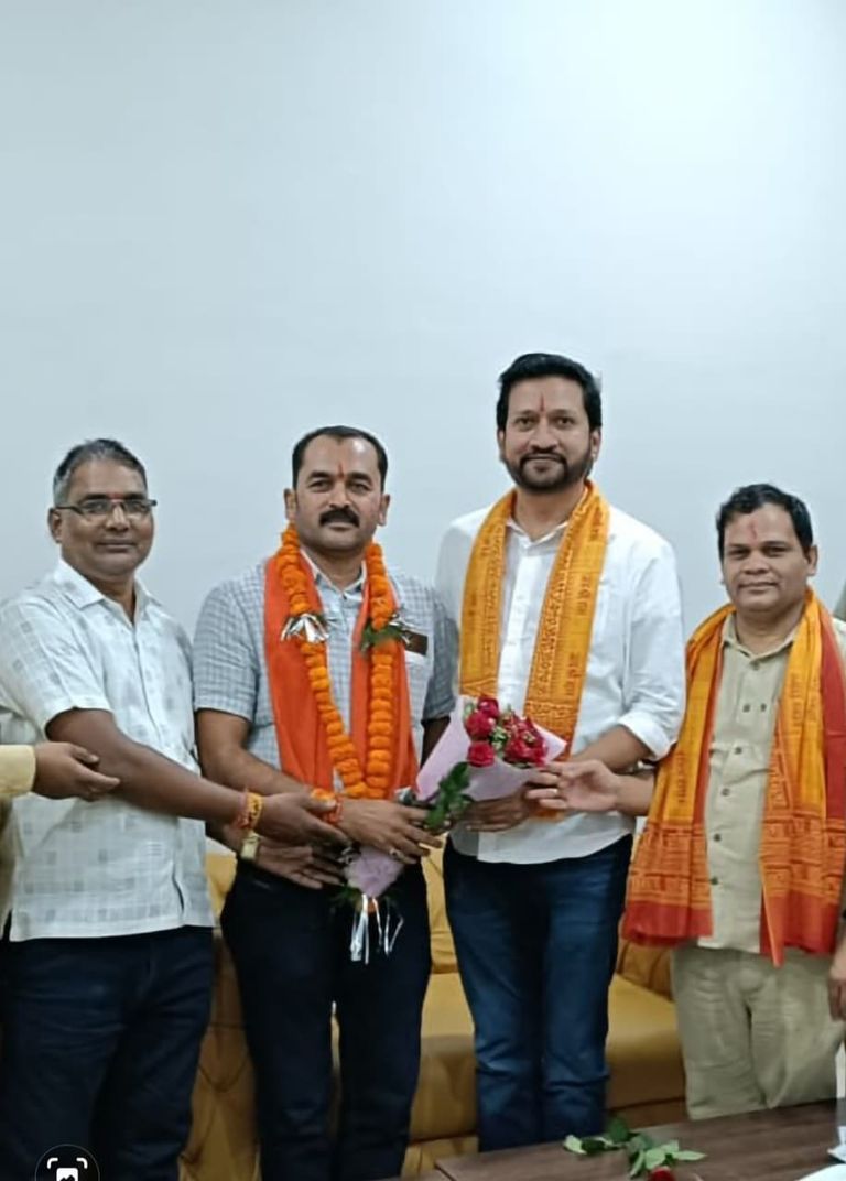 भाजपा के नव नियुक्त मंडल अध्यक्ष राकेश ठाकुर ने ली संगठन की कमान, क्षेत्रीय दिग्गजों से की सौजन्य मुलाकात
