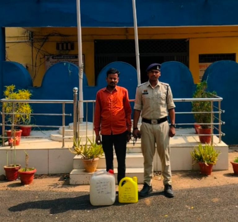 पुलिस की कार्रवाई, 25 लीटर के साथ दबोचा गया आरोपी