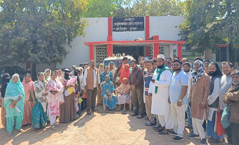 96 year old noorjahan begum पेशी में हुईं हाजिर, SDM कार्यालय में साहब ने माना – “मैं जिंदा हूं”