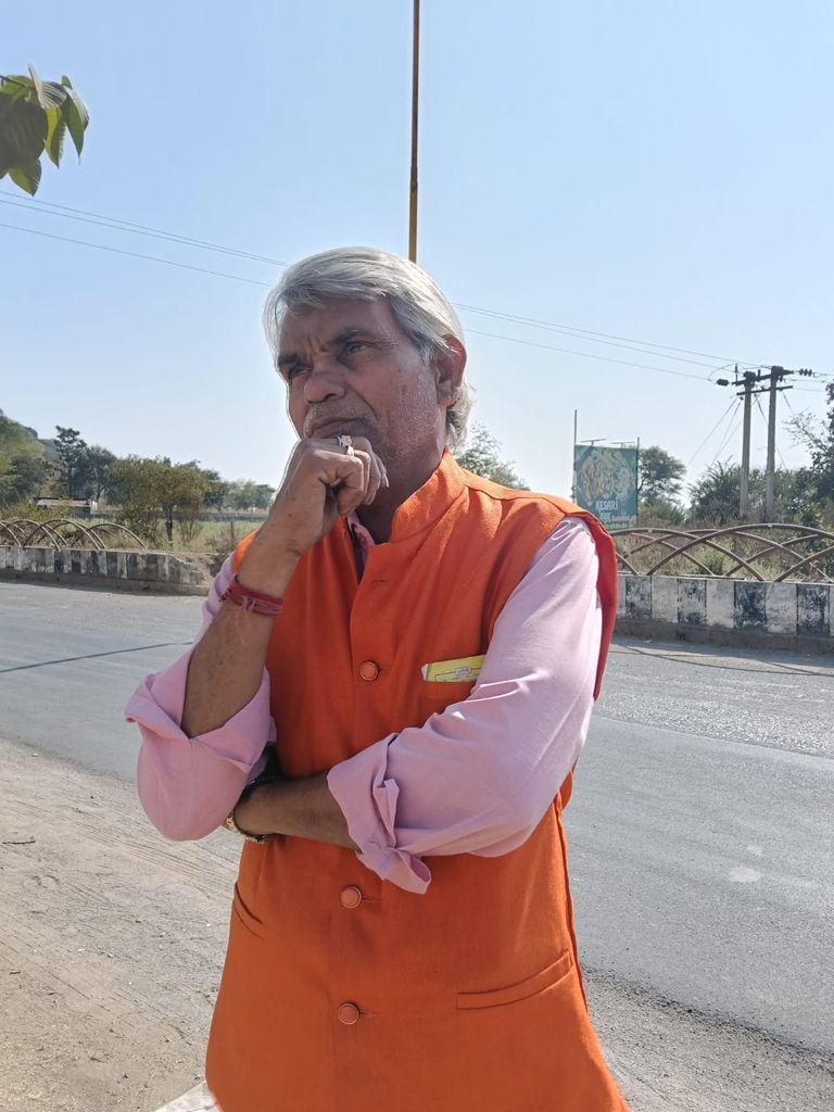 ख्याति प्राप्त गायकों के लिए गीत लिखने वाले आशु बख्शी आज गुमनामी में जीने को मजबूर