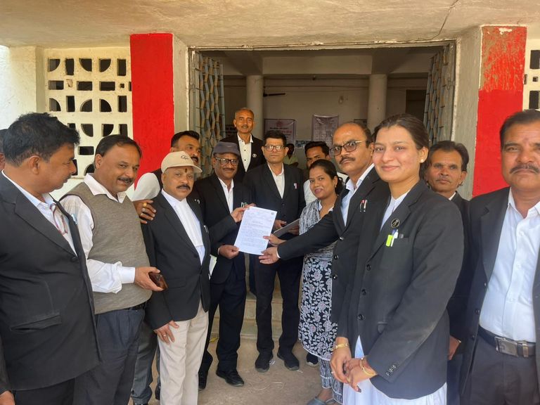 न्याय शुल्क स्टाम्प व टिकट व्यवस्था पर अधिवक्ता संघ का विरोध, राज्यपाल से पुनर्विचार की मांग