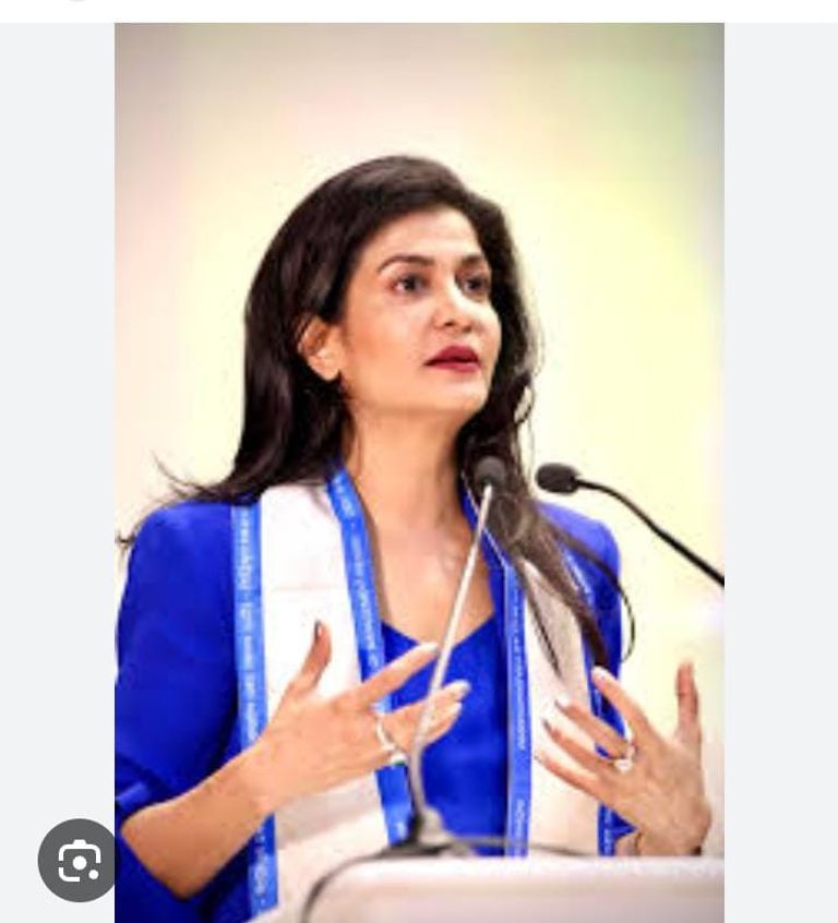 यूट्यूब शिक्षकों पर छिड़ी बहस- अंजना ओम कश्यप के बयान के बाद सोशल मीडिया में घमासान, शिक्षा बनाम व्यवसाय पर उठे सवाल