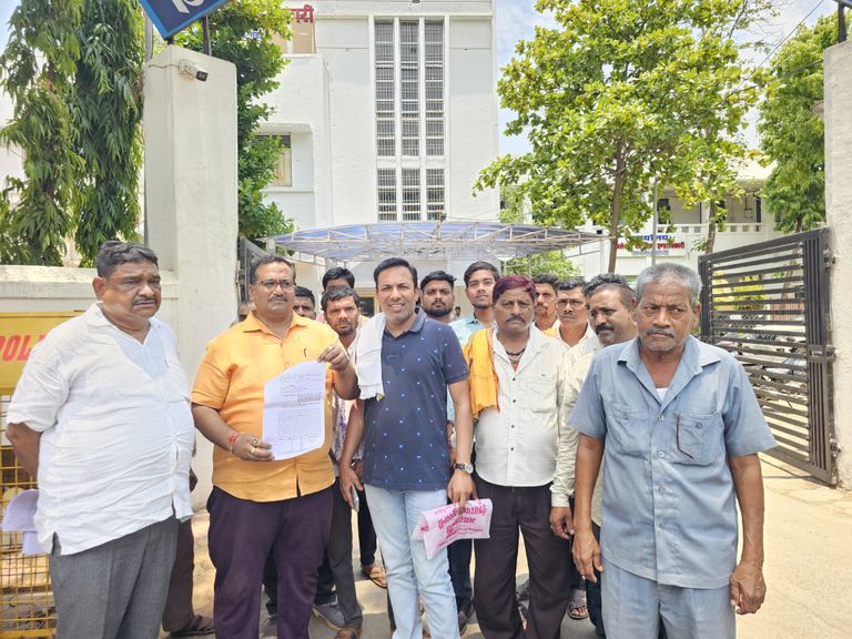 जालाबांधा मे कोटवार के खिलाफ ग्रामीणों का मोर्चा, बर्खास्तगी और अतिक्रमण हटाने की मांग