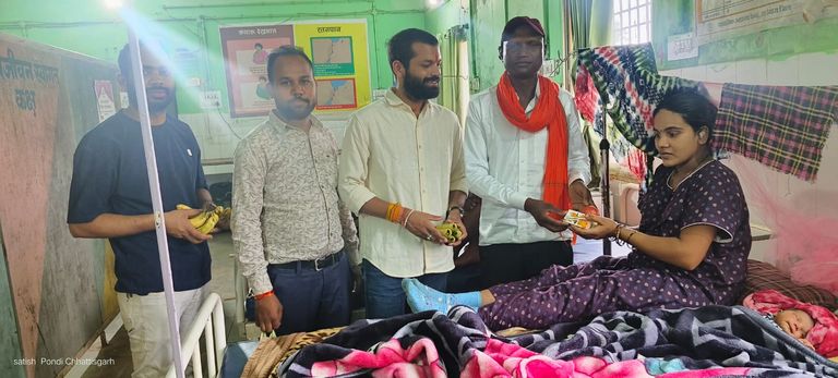 जन्मदिन बना जनसेवा का पर्व: डॉ. पवार सिंह मेरावी के समर्थकों ने लगाया विशाल रक्तदान शिविर, मरीजों को बांटे फल।