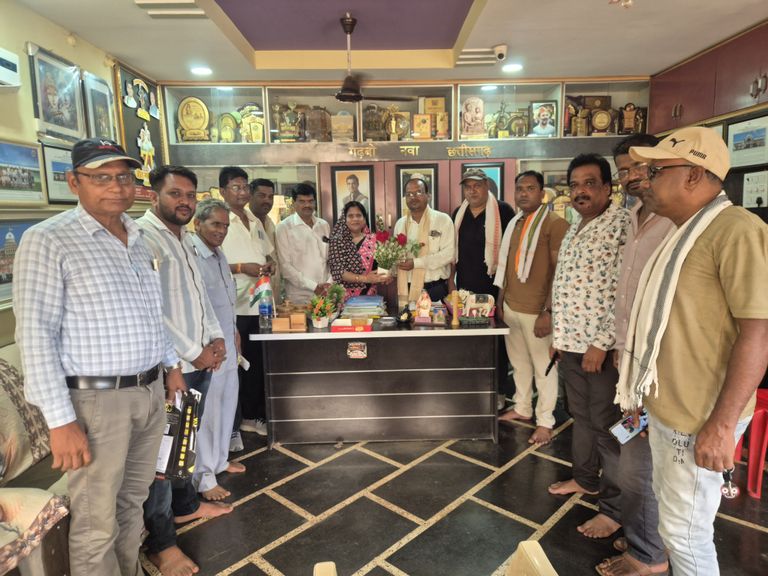 संदीप सिरमौर का जन्मदिन विधायक निवास में धूमधाम से मना, विधायक यशोदा वर्मा ने दी शुभकामनाएं।
