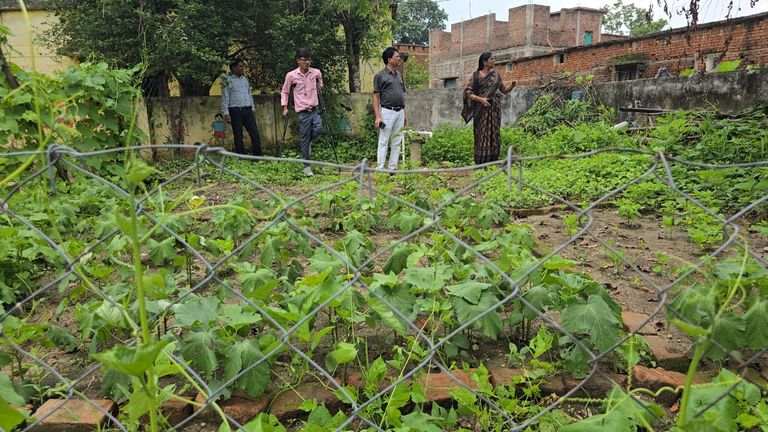 परियोजना छुईखदान में आंगनबाड़ी केंद्रों का निरीक्षण, पोषण वाटिका विकसित करने पर दिया गया जोर