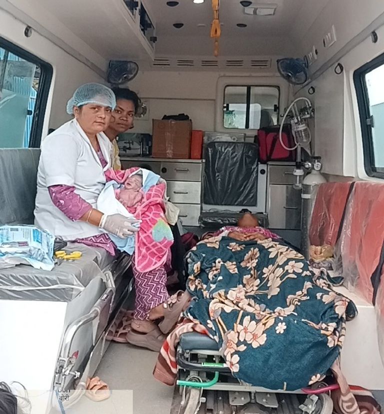 अस्पताल पहुंचने से पहले 108 में हुआ प्रसव, मां-बच्चा दोनों सुरक्षित